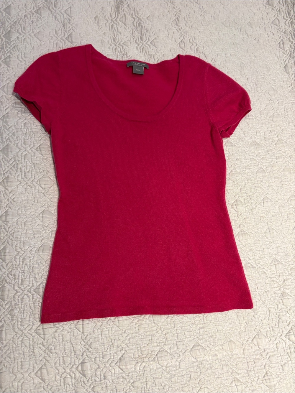 Ann Taylor Short Sleeve Cashmere Sweater Top in Fuchsia